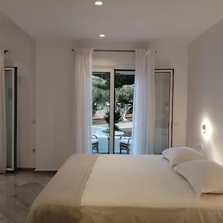 Doukissa - Parikia Town Centre Hotel 2*